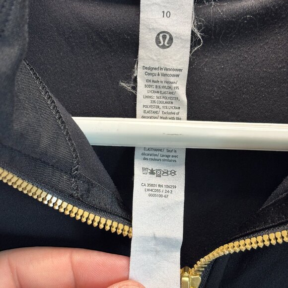 Pre-worn MINT Lululemon Women's Size 10 Black Jacket with Gold Zipper - Picture 6 of 11